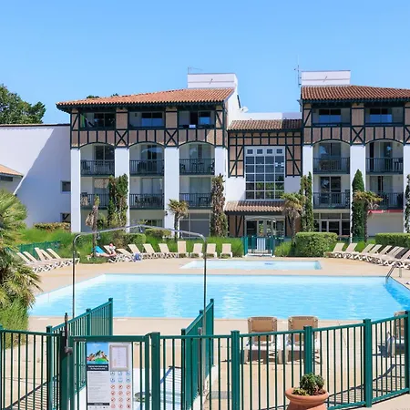 Puchouau En Rez Jardin Apartmán *