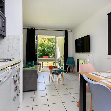 Puchouau En Rez Jardin Apartmán