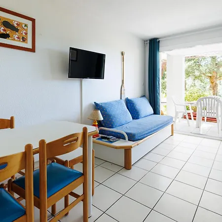 Puchouau En Rez Jardin Appartamento